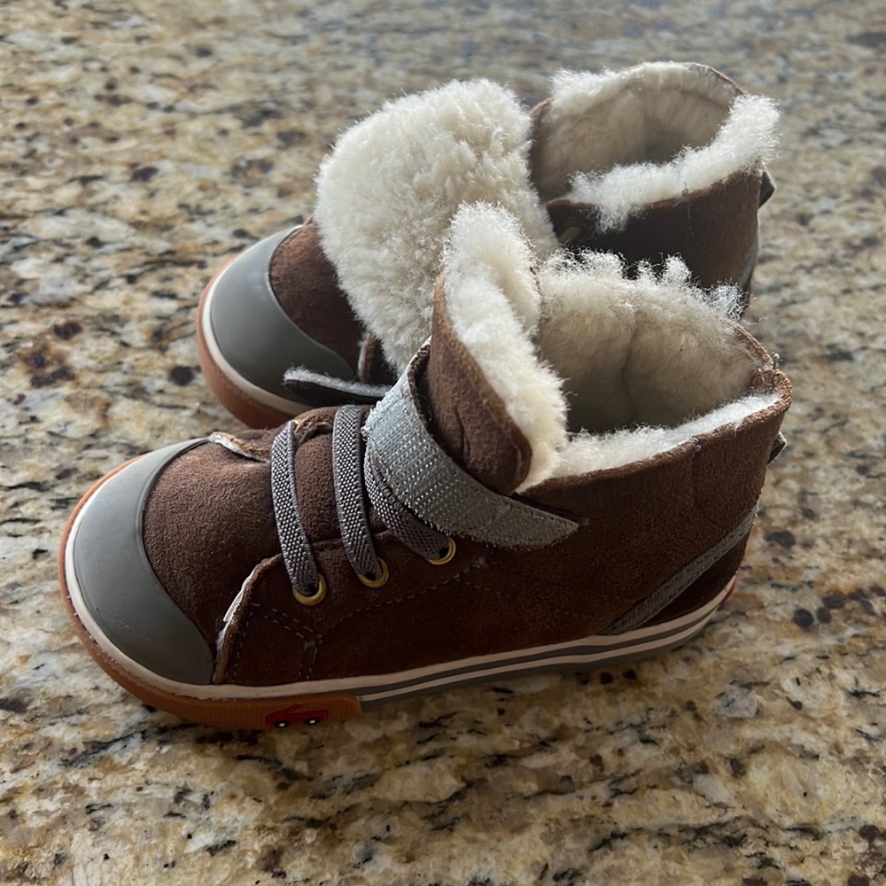 Like new Sei Kai run toddler unisex sneakers